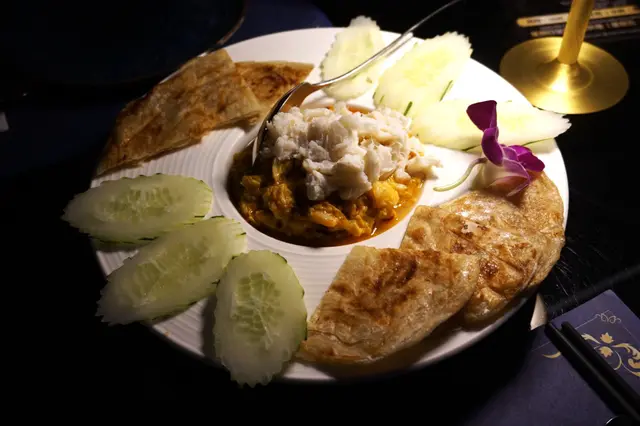 啖啖蟹肉蟹膏炒蛋配薄餅