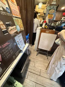 见舖头店面同大家相片来完全唔同，所以分享最新情况，以免大家担心。入到去冇餐牌，问到职员先攞出嚟。可能因为多数熟客帮衬，唔使睇餐牌。