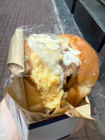 洋葱牛肉滑蛋吐司