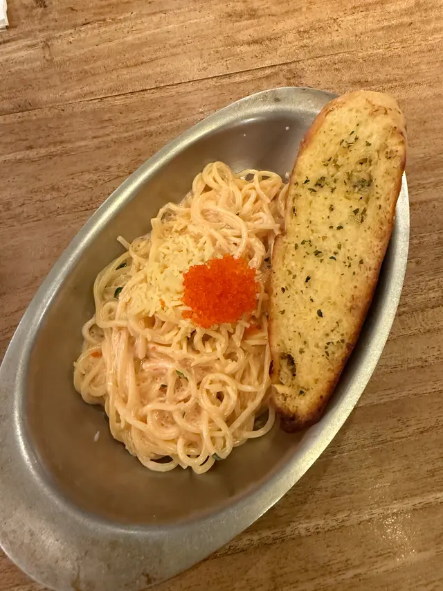 明太子忌廉意大利麵·蒜蓉法包