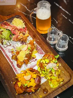 六種風味麥啤浸德國脆皮鹹豬手