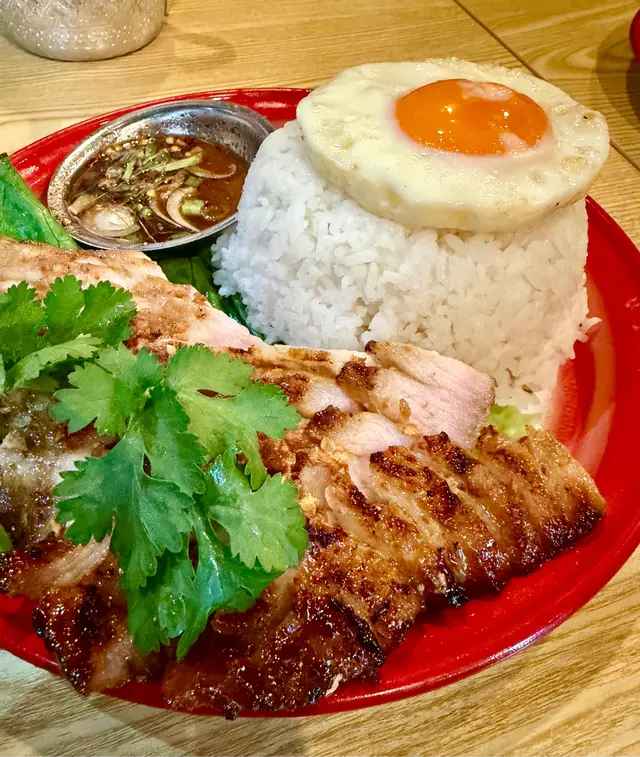 燒豬頸肉煎蛋飯