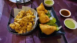 咖喱角、炸椰菜花