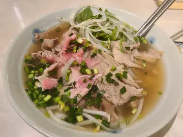 生牛肉牛腩片汤粉