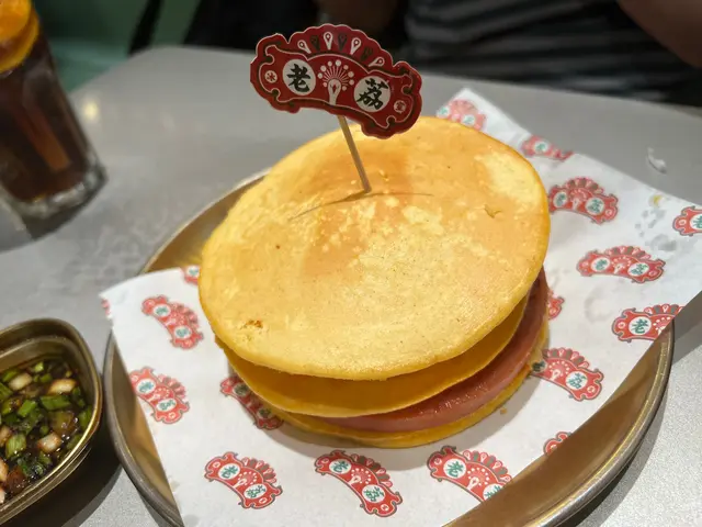 餐肉雞蛋熱香餅漢堡