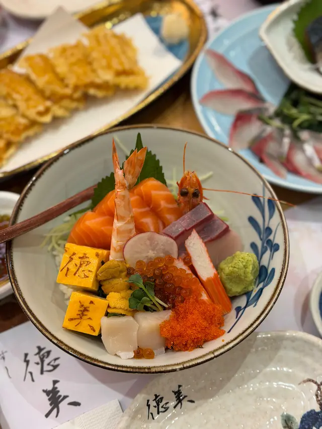 德美海膽魚生丼