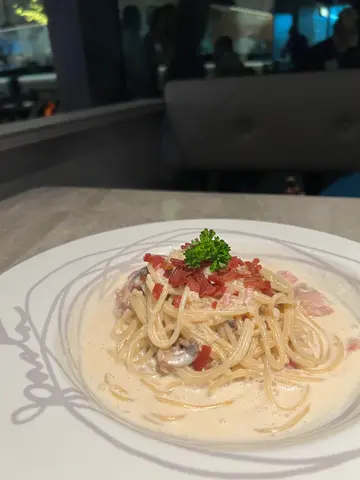 烟肉蘑菇意大利面