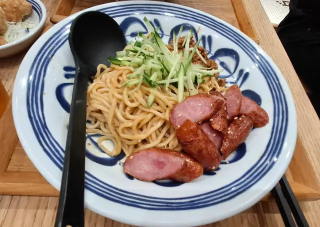 夜香小香腸乾拌麵