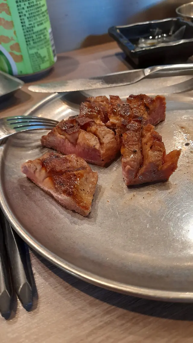 切開嘅極上牛舌扒