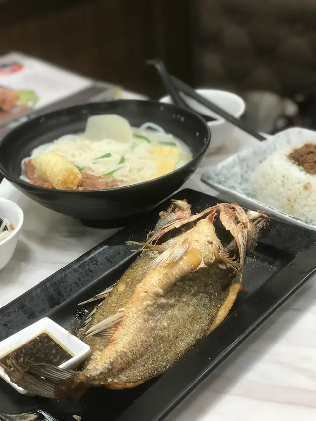 炸鱸魚配肉燥飯