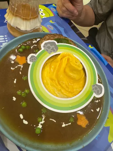 漢堡扒咖喱蛋包飯