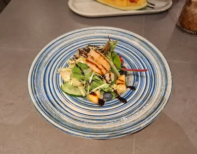 蒜香蝦柚子雜果沙律