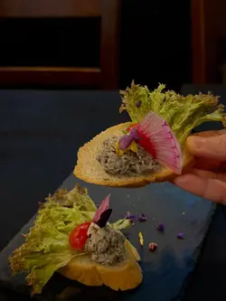 黑松露蟹肉多士