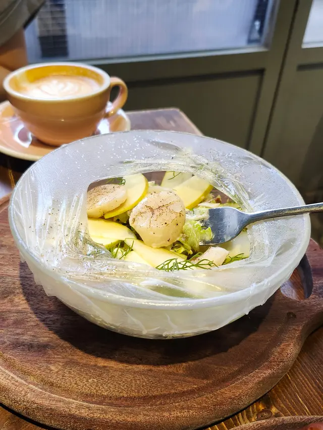  煙燻炙燒帶子蘋果沙律