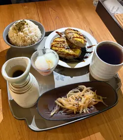 烤芝士漢堡扒伴海苔肉鬆