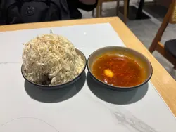 醬汁超級惹味，蒜味又濃，係必點嘅小食！￼