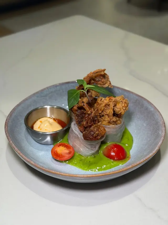 脆炸軟殼蟹米紙卷配牛油果醬（3件）