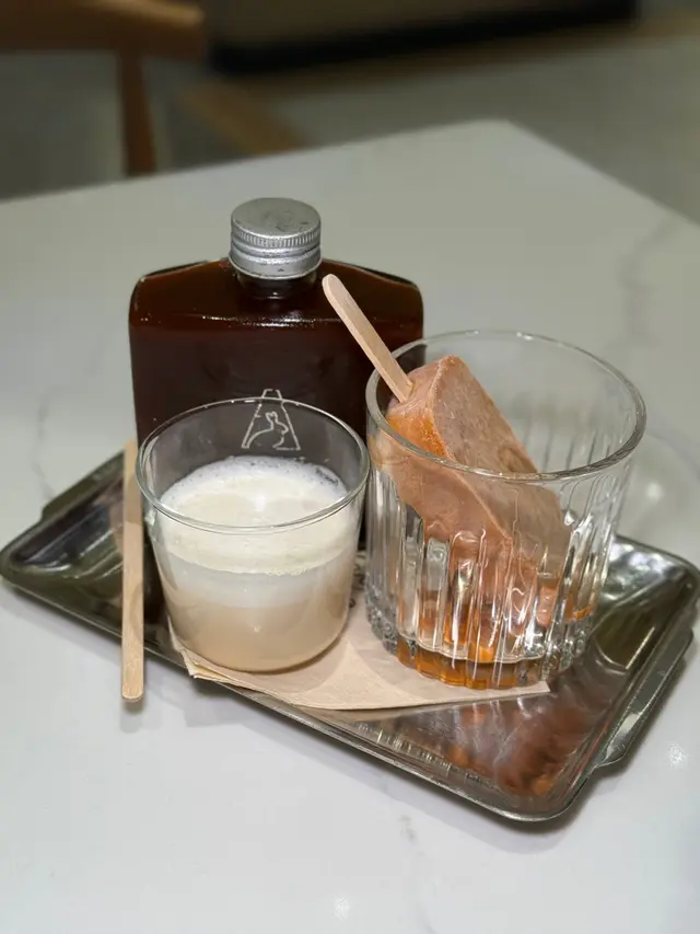 原味泰茶配自家奶茶雪條