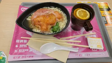 餐肉雞扒公仔麵  熱檸茶