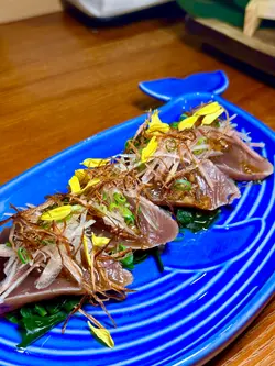 铿鱼半敲烧配洋葱汁