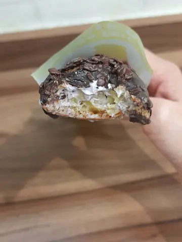 食𡁵嘅藍莓芝士味魔鬼棒棒