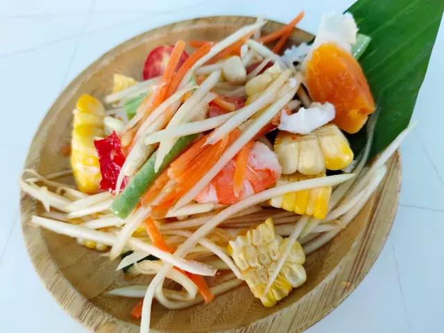 (午餐) 泰式青木瓜鹹蛋沙律