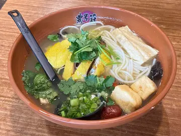 怀旧药膳鸡汤米线