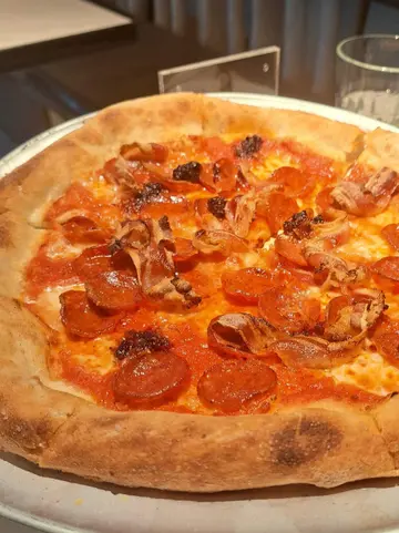 Carnivora Pizza