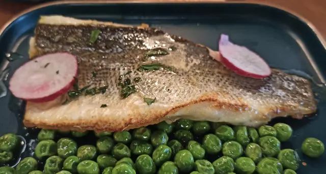 主菜：香煎鱸魚柳