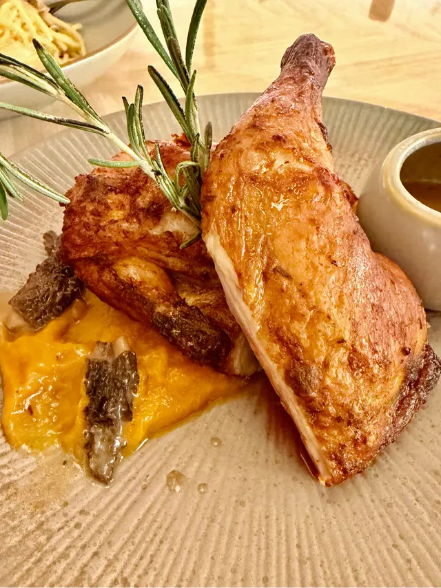 燒春雞伴日本南瓜配羊肚菌汁