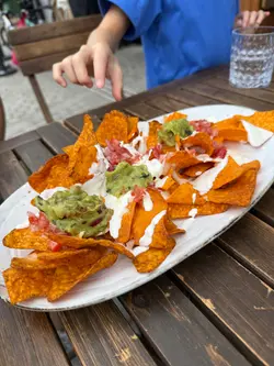 墨西哥粟米片 配酸忌廉, 蕃茄莎莎, 牛油果醬