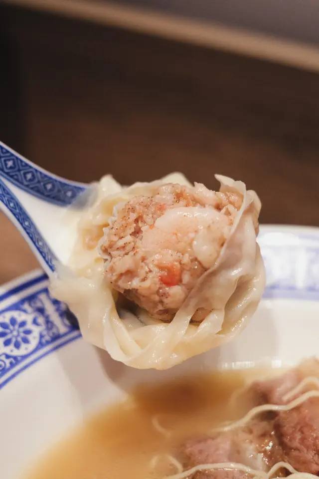 三拼 - 招牌櫻花蝦雲吞+秘制慢煮牛腩拼牛筋幼麵