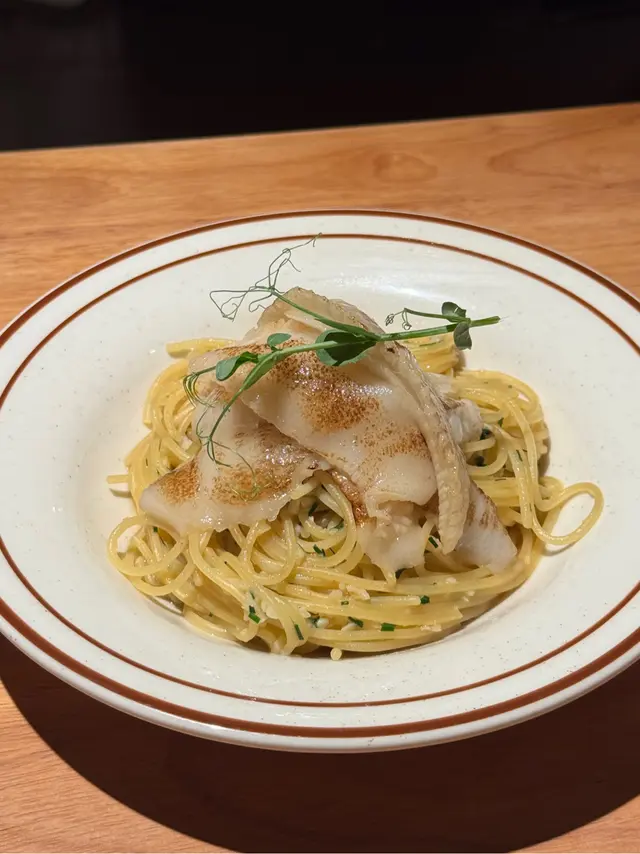 炙燒柚子左口魚蒜香欖油意粉