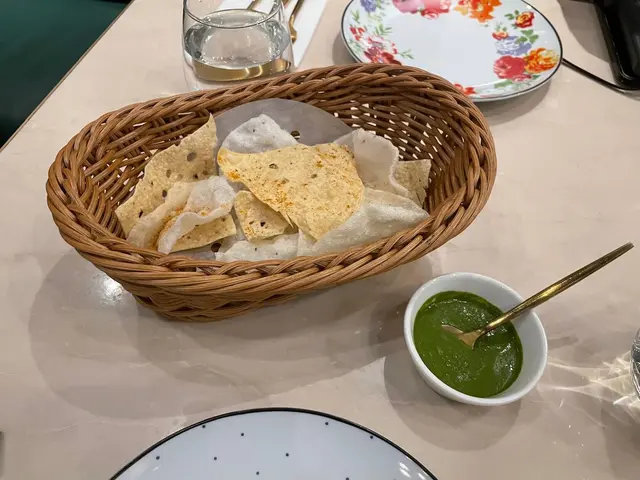 脆餅籃配薄荷醬