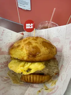 雞扒炒蛋菠蘿包