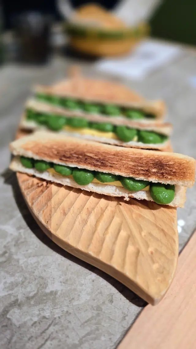 香茅椰糖烤雞全翼