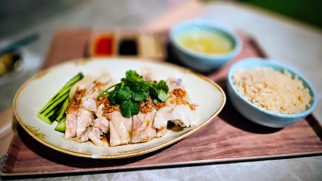 少爺海南雞飯配清雞湯