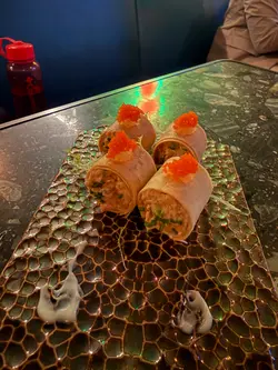 拖羅蓉飛魚子牛油果脆筒配檸檬蛋黃醬