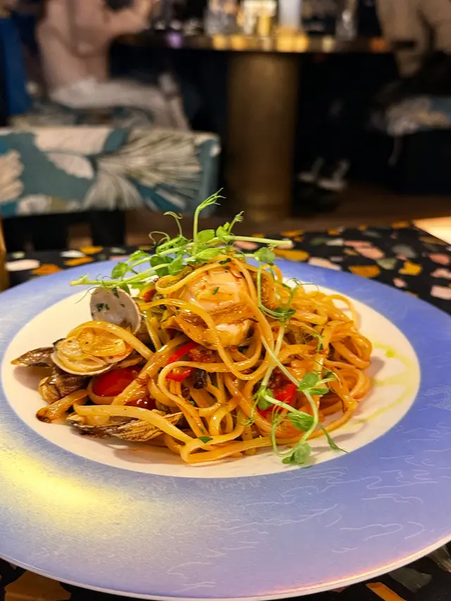 避風塘XO醬原隻鮑魚蜆肉意粉