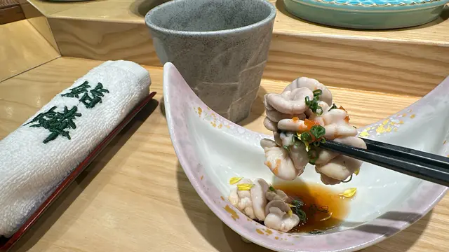 店家自慢的白子,用昆布高湯處理過,入口完全💯冇腥味☺️,
微韌的外層一咬即破,
清香鮮甜,帶奶油般嘅濃郁感,入口即化~