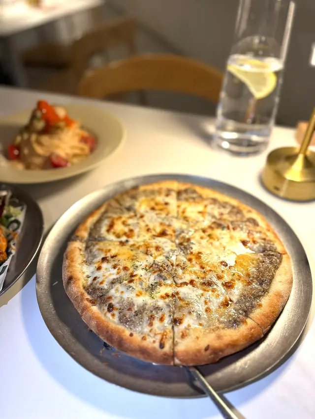 黑松露野菌薄餅