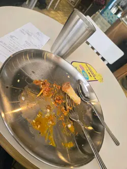 以前黎都能享受环境舒适，可以慢活享受午餐，隔左一段时间无黎，环境变得快餐店一般，d枱椅摆设连食物餐具都转哂，好似快餐店咁，无奈😔好好地走高档路线咪几好啰。

意粉都无以前咁好食，好一般。真系好无奈。