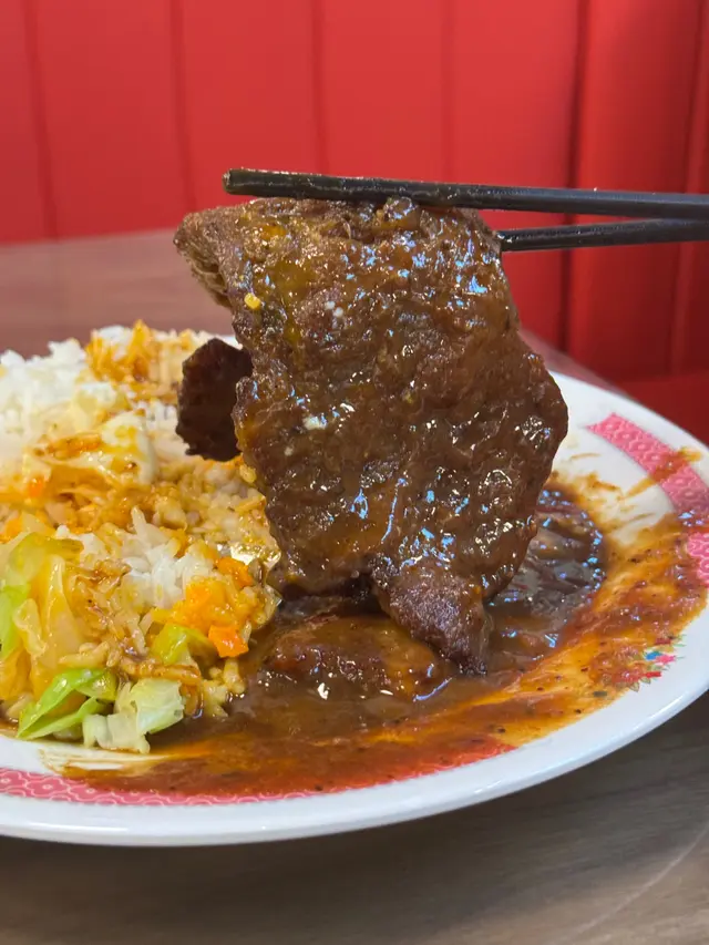 黑椒牛扒雙太陽蛋飯