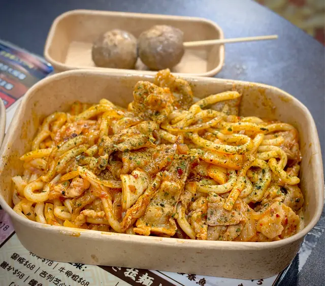 泡菜黑豚炒烏冬