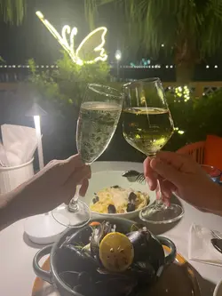 这里的红白香槟酒都有得选择,虽然品位不太高,但胜在可以什么也尝试到。