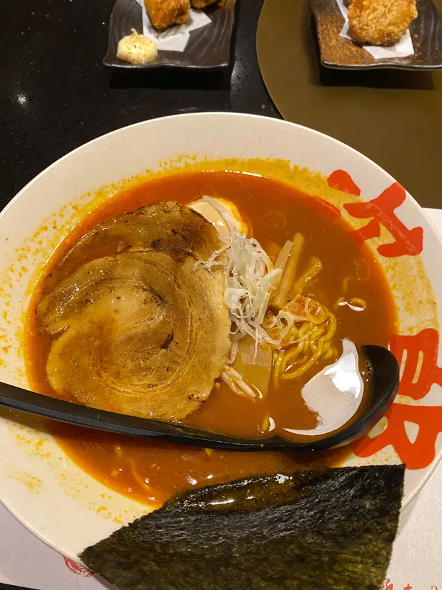 味自慢炙豚肉拉麵