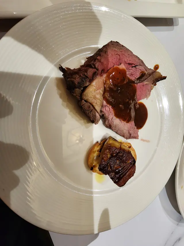 西冷牛肉和煎鴨肝