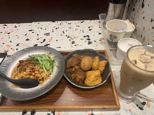 滷味綜合拌面+凍咖啡