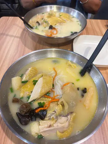 姬松茸竹笙花胶鸡米线