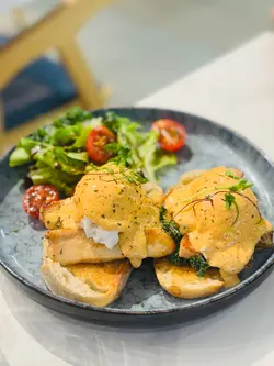 炸雞胸明太子醬賓尼迪蛋酸種麵包